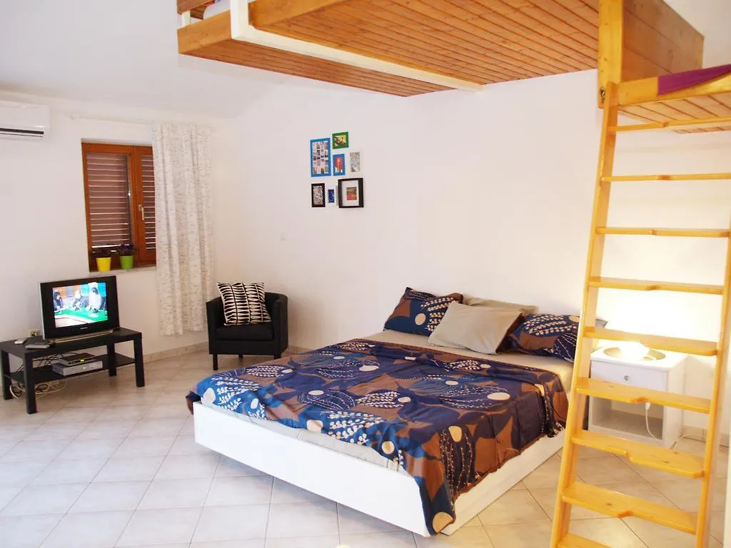 Family Friendly Apartments Pula